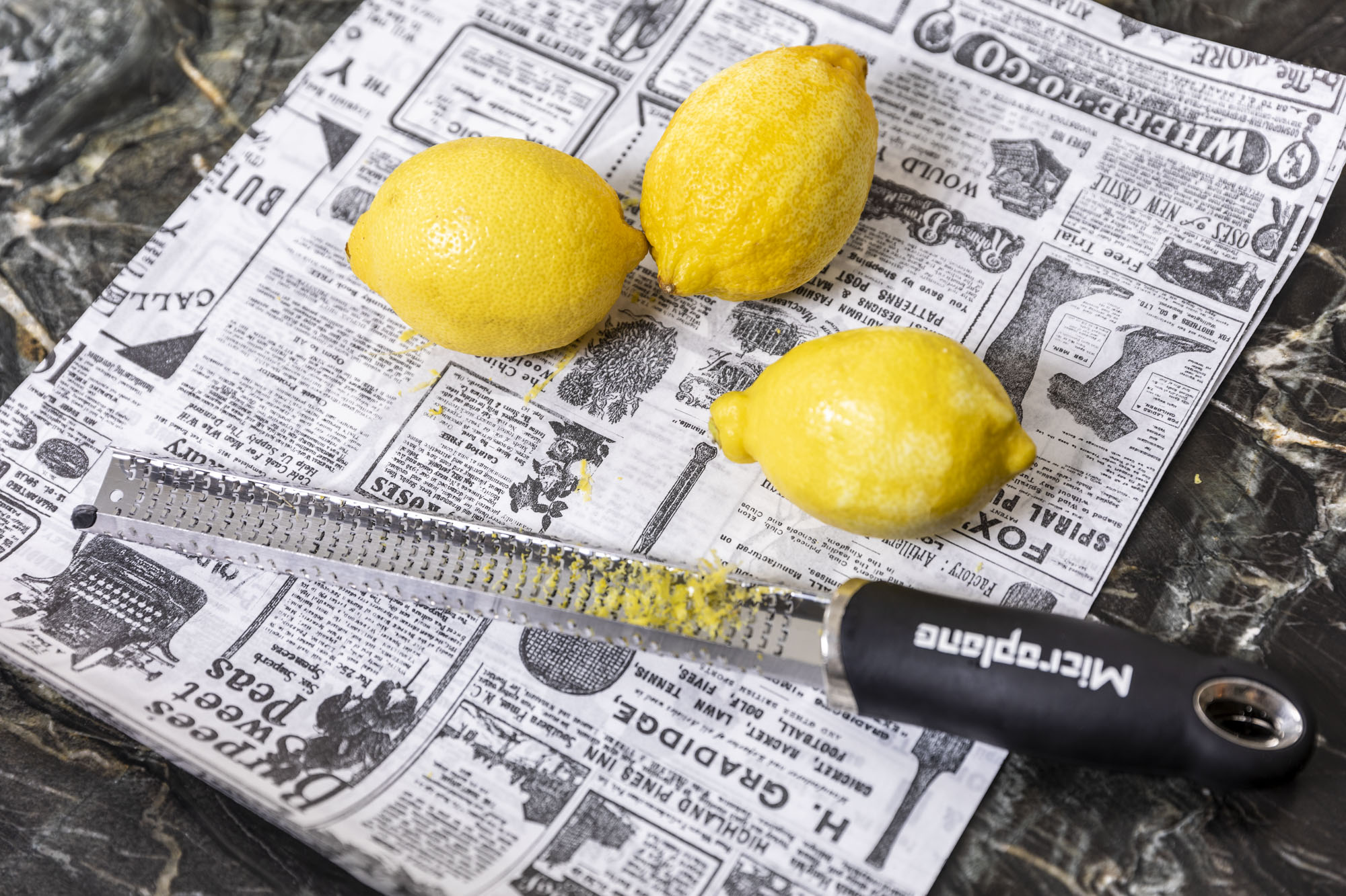 Zitronenzeste für extra Geschmack | Foto (c) Julian Kutos