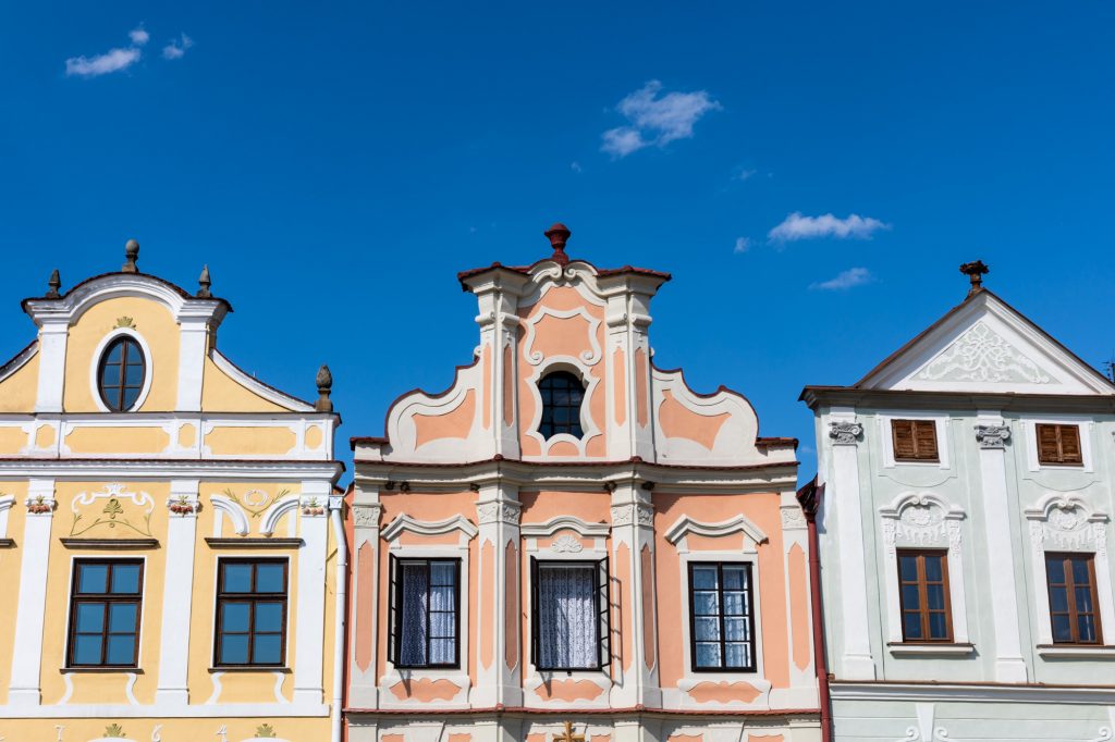 Die wunderschönen Fassaden von Telč - Foto (c) Julian Kutos